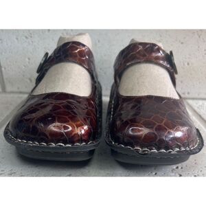 Alegria tortoise reptile patent leather Mary Jane
velcro nursing shoe Sz 38/US 7